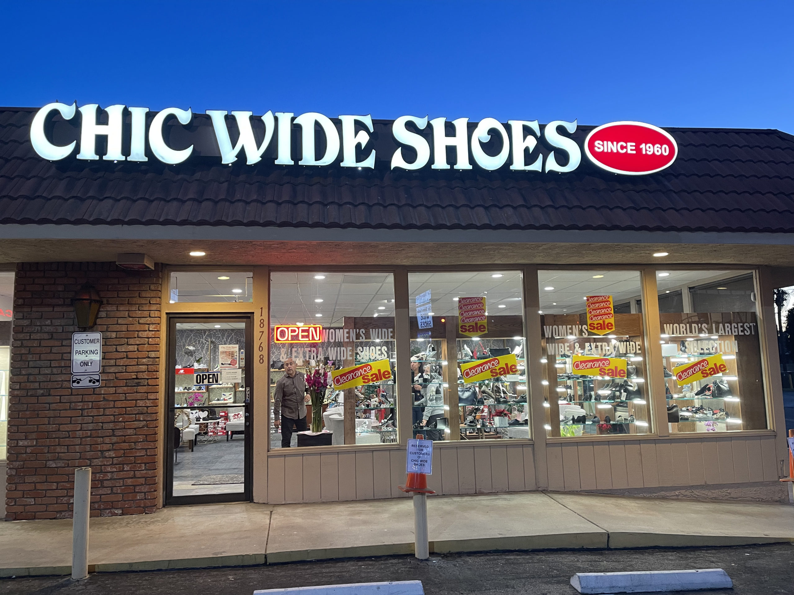 Wide cheap shoe store